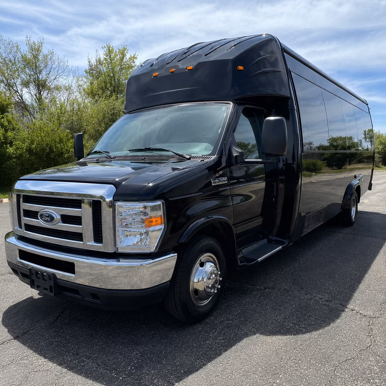 New Orleans Winery Tour & Pub Crawl Transportation party bus exterior